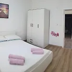 Elle With Free Private Parking Apartament *