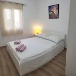 Elle With Free Private Parking Apartament Split