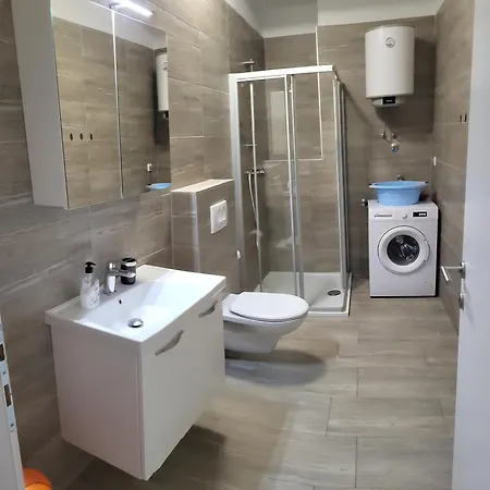 Apartment Elle With Free Private Parking