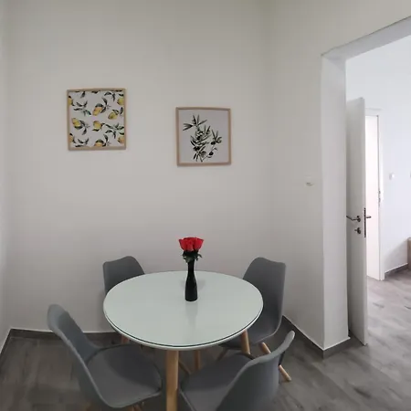 Elle With Free Private Parking * Split