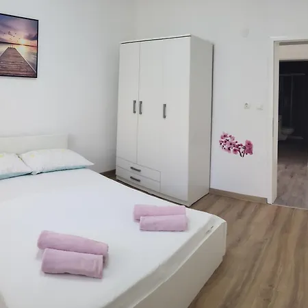 Elle With Free Private Parking Apartment *