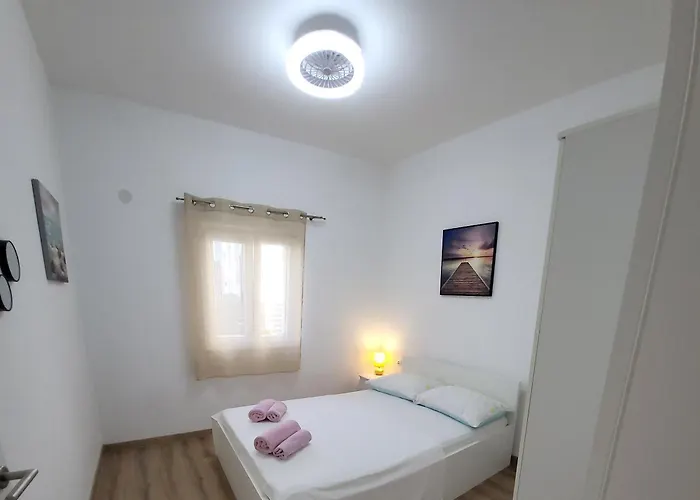 Elle With Free Private Parking * Split