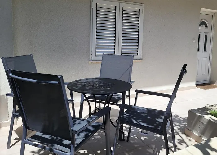 Elle With Free Private Parking * Split