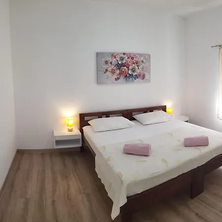 Elle With Free Private Parking * Split